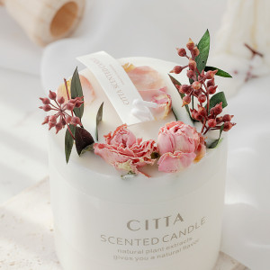 Lumanare parfumata cu flori uscate - Bloom of scent - Trandafir