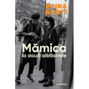 Mamică la doua albăstrele