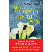 Apă proaspătă pentru flori